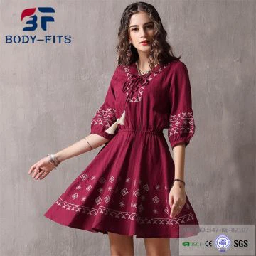 Moterų siuvinėta suknelė